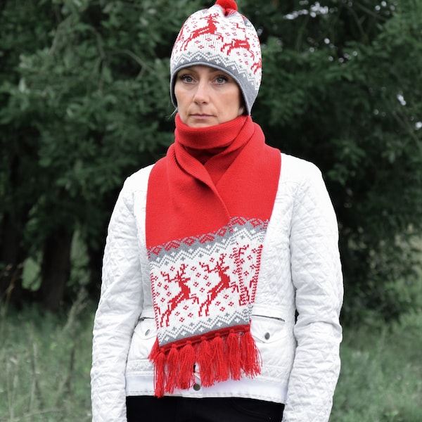Traditional Scandinavian Woolen Scarf with Fair isle Nordic Icelandic pattern Red soft and warm Winter theme skiing set with reindeer