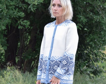 Woolen cardigan with Fair Isle pattern White and Blue Nordic jumper for Women with Beautiful jacquard pattern on the buttons Woollana