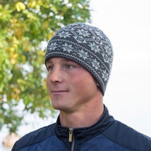 Warm Jacquard Beanie for Men and Women Knitted Nordic Wool Hat with fair isle Icelandic pattern Beanie for skiing in black and gray colors