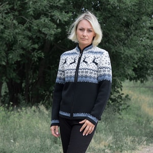 Woolen cardigan with the Fair Isle patterns Navy Nordic jumper for Women with reindeer Icelandic Sweater on the zipper Woollana