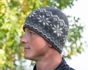 Graue Nordische Wollmütze mit Fair Isle Muster Beanie für Männer im isländischen Stil Lässige skandinavische Wintermütze Woollana