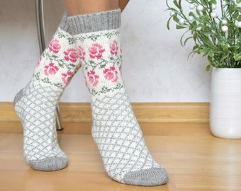 Alpaca Wool Socks with Pink Roses Light Gray Warm Fair Isle socks for home Nordic Icelandic patterns for skiing Scandinavian style Woollana