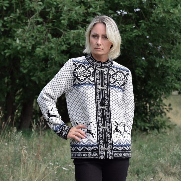 Woolen Cardigan for Women with jacquard reindeer pattern Black & White Nordic Icelandic Fair Isle sweater on the Norwegian clasps Woollana