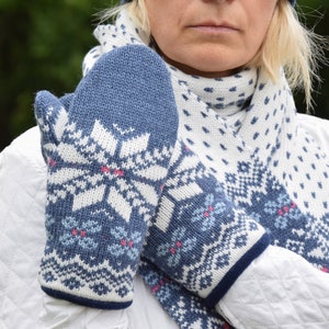 Blue fleece-lined Nordic woolen Mittens with Fair Isle pattern Knitted Mittens from the traditional Jacquard winter set for Men and Women