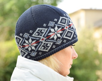 Navy hat with White pattern Nordic Woolen Hat with fair isle pattern Warm winter Beanie ski hat Fleece-lined Traditional Scandinavian hat