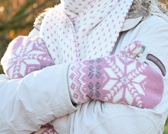 Pink fleece-lined Nordic woolen Mittens with Fair Isle pattern Knitted Mittens from the traditional Jacquard winter set for Women Selbu star