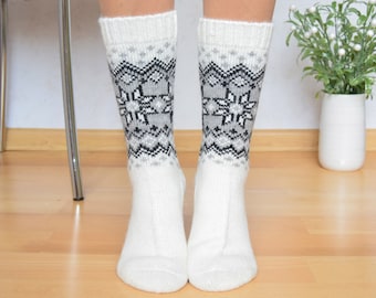 White Alpaca Wool Socks with Gray Nordic Jacquard pattern Warm Fair Isle socks for home Icelandic Socks for skiing Scandinavian style BIRASI