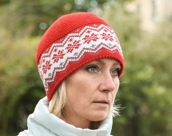 Bright and fashionable Nordic Woolen Hat Red Fair Isle ski hat Christmas Fleece-lined Scandinavian winter Beanie with textured knit Woollana