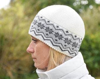 White Nordic Woolen Hat with Selbu stars Fair Isle Beanie ski hat for women Fleece-lined Scandinavian winter hat with textured knit Woollana