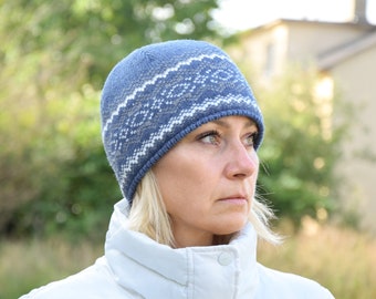 Chapeau en laine nordique bleu avec motif gris fair isle Chapeau de ski Simple Beanie pour hommes et femmes Chapeau d’hiver scandinave doublé de polaire Woollana