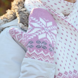 Pink fleece-lined Nordic woolen Mittens with Fair Isle pattern Knitted Mittens from the traditional Jacquard winter set for Women Selbu star image 6