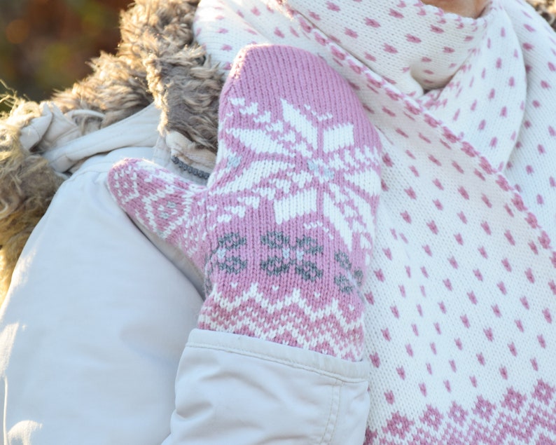 Pink fleece-lined Nordic woolen Mittens with Fair Isle pattern Knitted Mittens from the traditional Jacquard winter set for Women Selbu star image 6