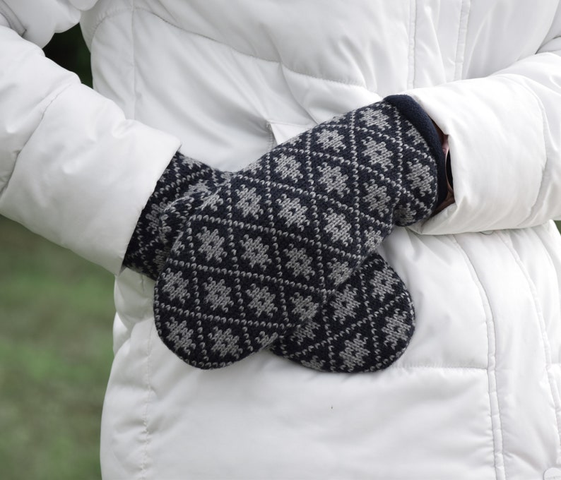 Navy fleece-lined Nordic woolen Mittens with Fair Isle pattern Knitted Mittens from the traditional Jacquard winter set for Men and Women image 3