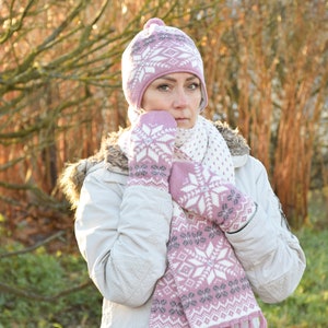 Pink fleece-lined Nordic woolen Mittens with Fair Isle pattern Knitted Mittens from the traditional Jacquard winter set for Women Selbu star image 7