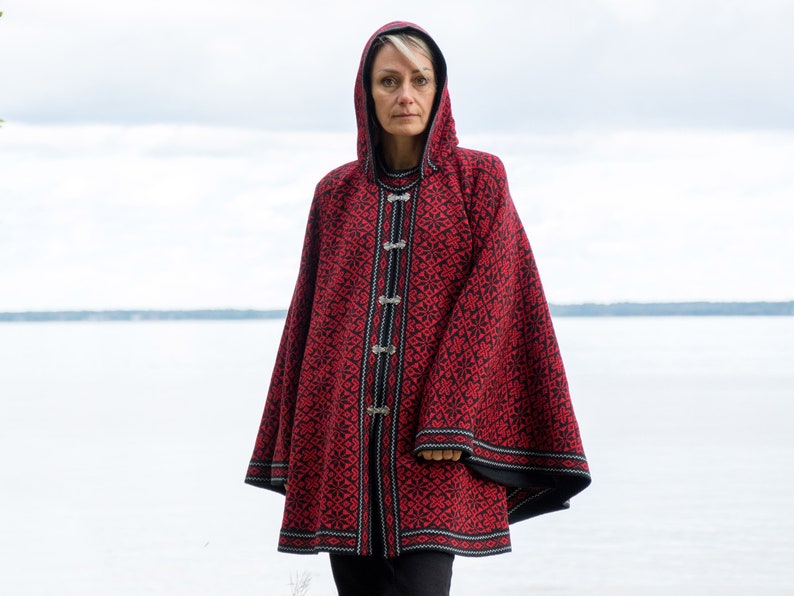 Gray Woolen poncho with Fair Isle pattern Nordic Icelandic cape for cold days on the Buttons Big Hooded Cardigan for Women Woollana Red