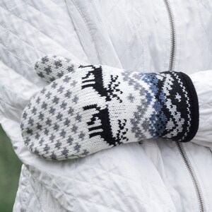 Knitted Mittens for Men and Women Beautiful Black & White fleece-lined Nordic woolen Mittens with Scandinavian Fair Isle pattern Woollana image 4