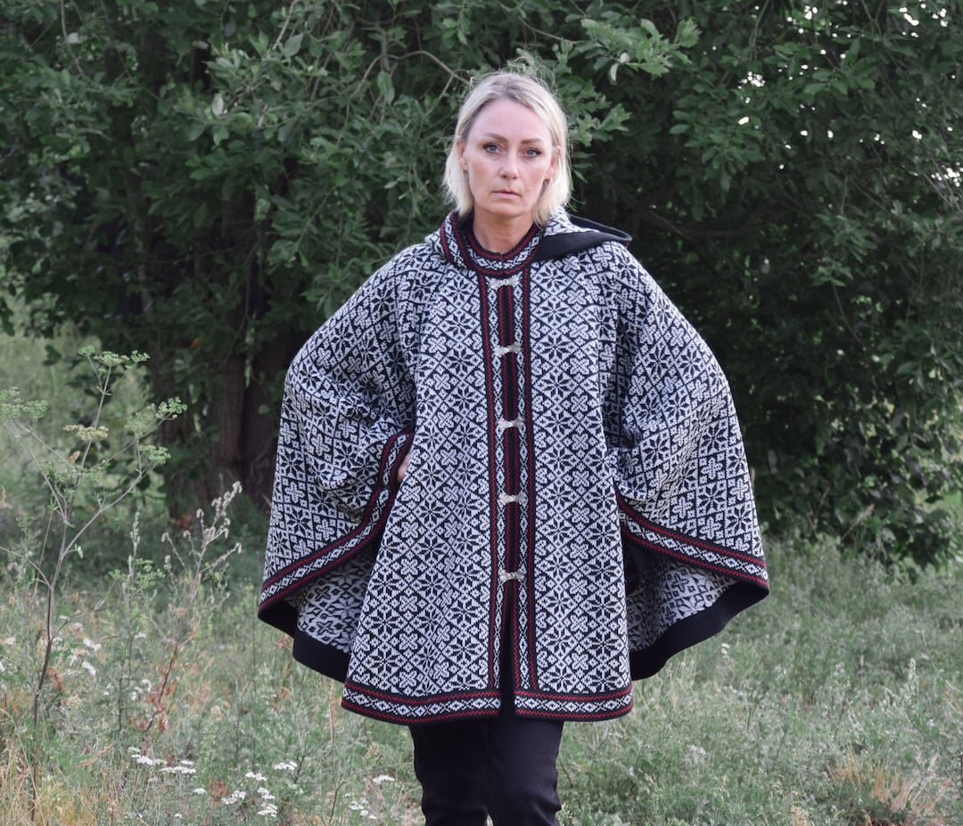 ジャケット・アウター NORDIC SWEATER PONCHO ジャケット・アウター
