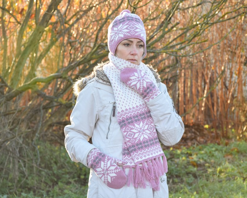 Pink fleece-lined Nordic woolen Mittens with Fair Isle pattern Knitted Mittens from the traditional Jacquard winter set for Women Selbu star image 8