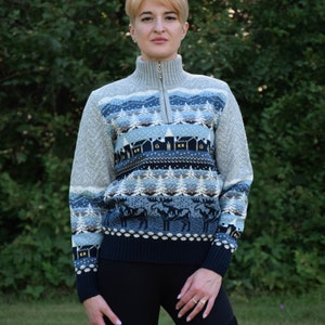 Wunderschöner Wollpullover mit Rentier Nordischer Skipullover mit High-Neck Blue Winter Jacquard Jumper mit hohem Hals am Reißverschluss Bild 7