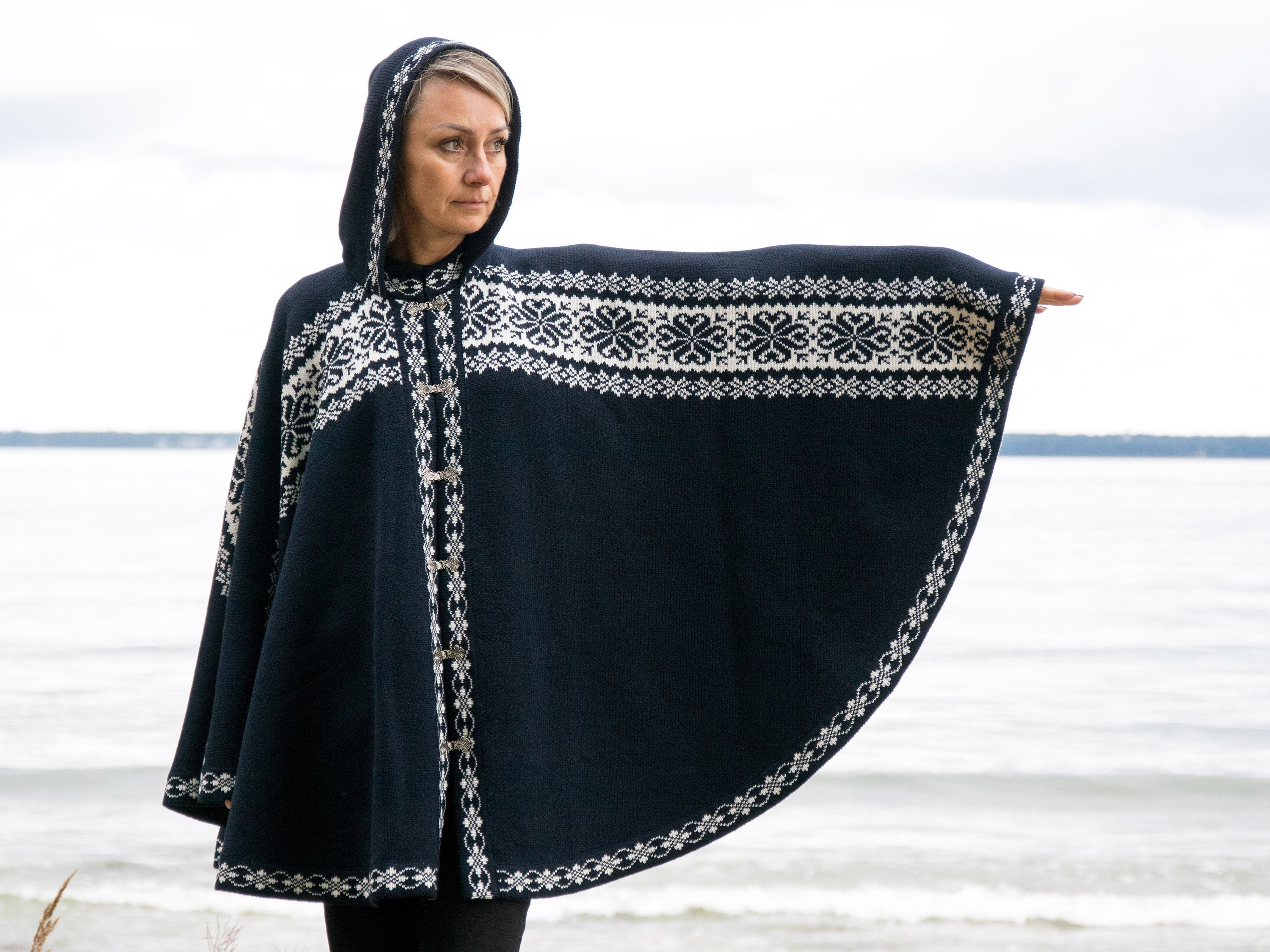Black & Navy Woolen Poncho With Fair Isle Flower Pattern Nordic Cape On The Norwegian Clasps For Women Wide Icelandic Cardigan Woollana