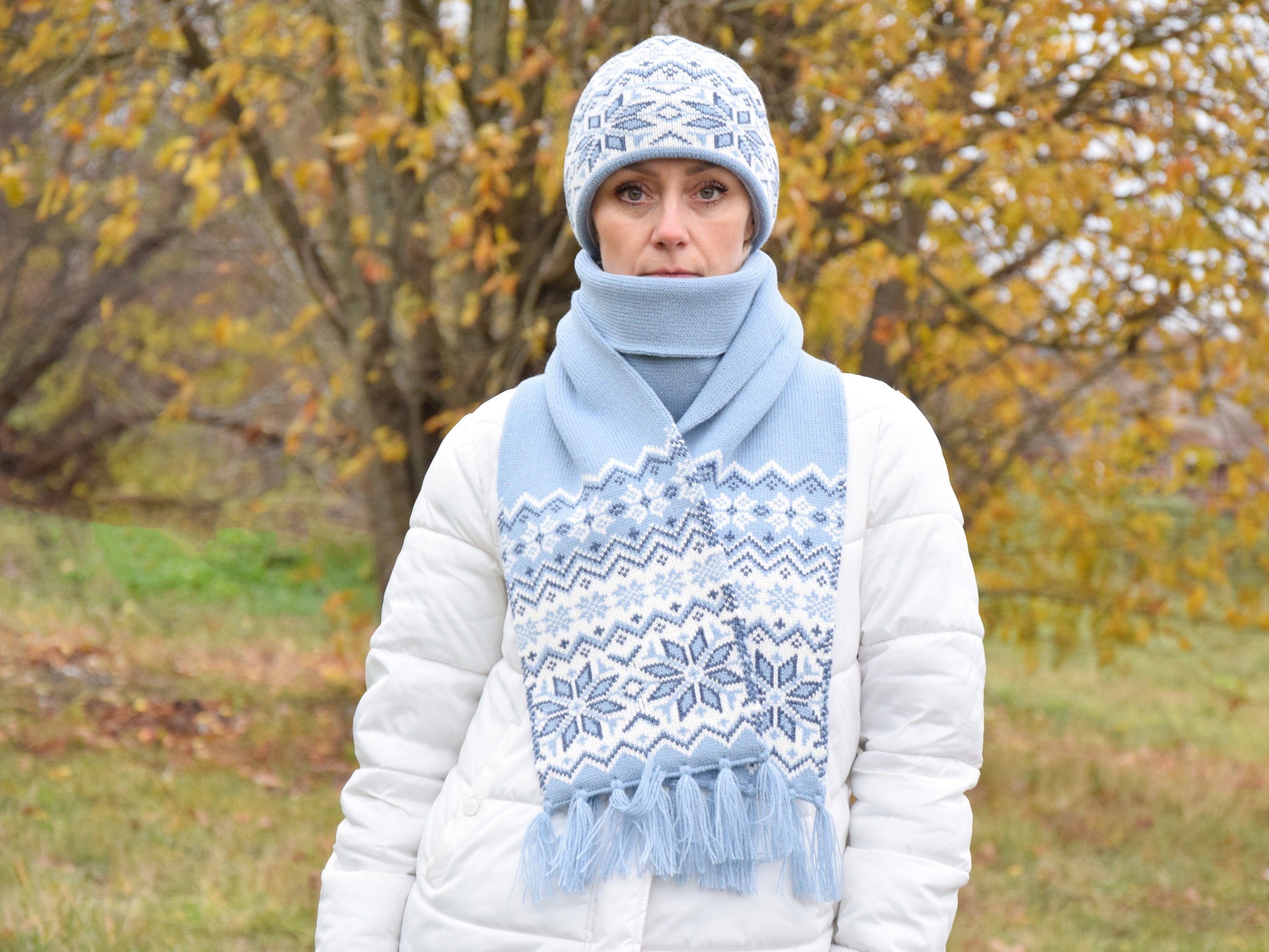Foxford Blue Ribbed Cashmere Scarf - Luxurious Winter Accessory