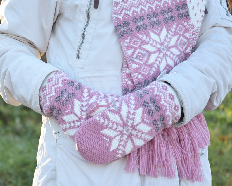 Pink fleece-lined Nordic woolen Mittens with Fair Isle pattern Knitted Mittens from the traditional Jacquard winter set for Women Selbu star image 5