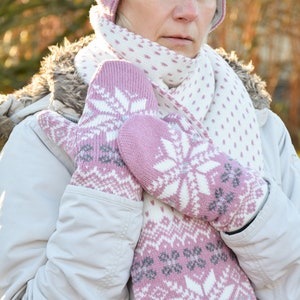 Pink fleece-lined Nordic woolen Mittens with Fair Isle pattern Knitted Mittens from the traditional Jacquard winter set for Women Selbu star image 3