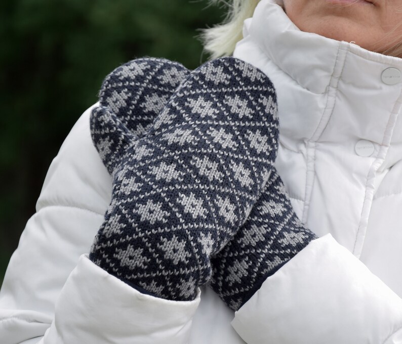 Navy fleece-lined Nordic woolen Mittens with Fair Isle pattern Knitted Mittens from the traditional Jacquard winter set for Men and Women image 1