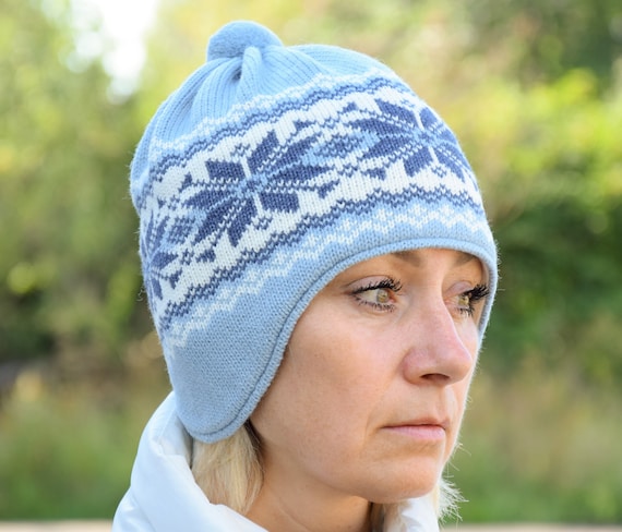 bonnet sport d'hiver homme femme en maille jacquard et pompon by