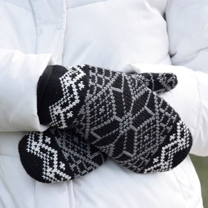 Knitted Mittens for Men from the winter set Beautiful Black fleece-lined Nordic woolen Mittens with Scandinavian Fair Isle pattern Woollana image 5