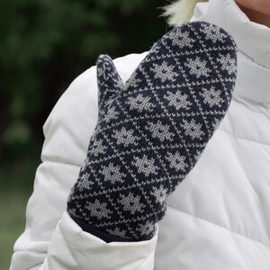 Navy fleece-lined Nordic woolen Mittens with Fair Isle pattern Knitted Mittens from the traditional Jacquard winter set for Men and Women image 4