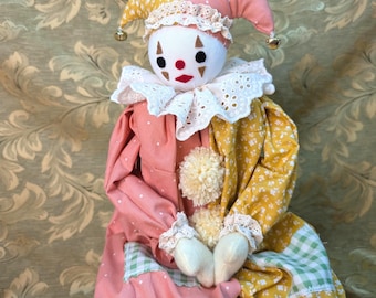 Bambola da clown fatta a mano da 56 cm / Bambola stravagante in stile arte popolare – Peluche giullare cottagecore – Decorazione spettrale