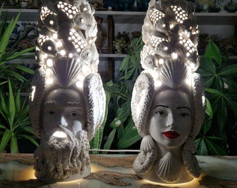 Grandes lampes à têtes de maure perforées en céramique artisanale sicilienne, Têtes de maure, Caltagirone, Lampes en céramique, Lampes perforées