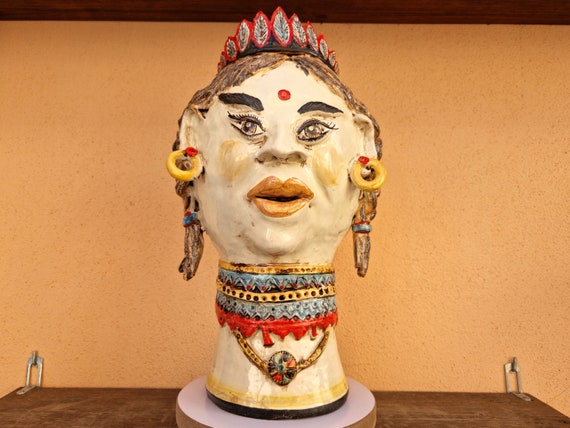testa antropomorfa donna indiana , donna nativa americana , donna pellerossa, ceramica siciliana originale Caltagirone, hand made