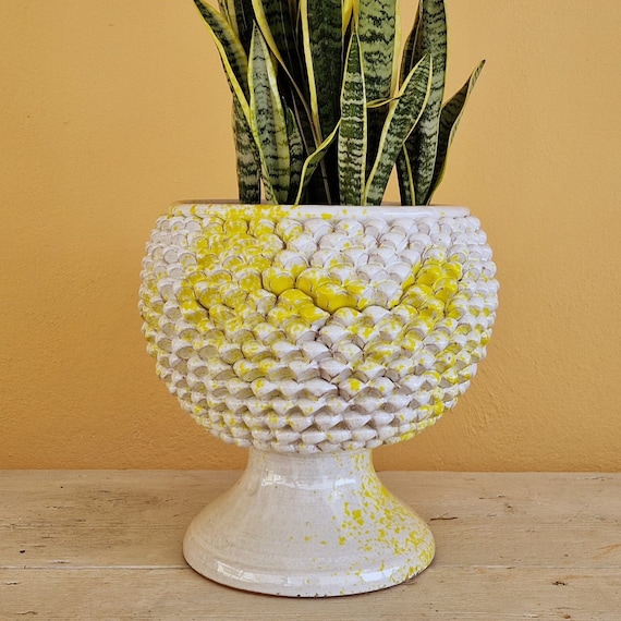 Half Pine Cone H.35 L.35 cm Sicilian Ceramic Caltagirone Artisan made entirely by hand, vase holder, caspò, vase, pine cone, centerpiece