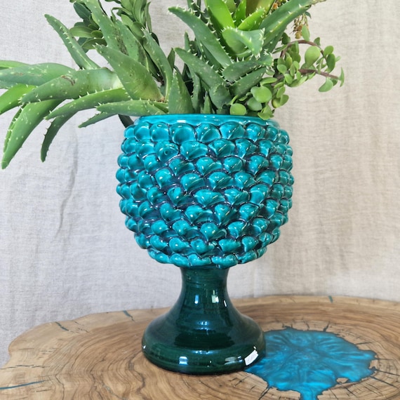 Half Pine Cone H.27 L.20 cm Sicilian Ceramic Caltagirone Artisan made entirely by hand, vase holder, caspò, vase, pine cone, centerpiece