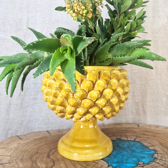 Half Pine Cone H.22 L.22 cm Sicilian Ceramic Caltagirone Artisan made entirely by hand, vase holder, caspò, vase, pine cone, centerpiece