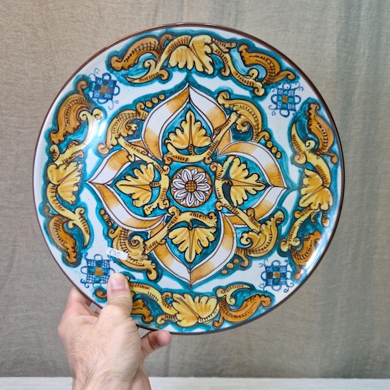 Round plate 30 cm in Sicilian artisanal ceramic S. Stefano di Camastra of fine workmanship finely decorated