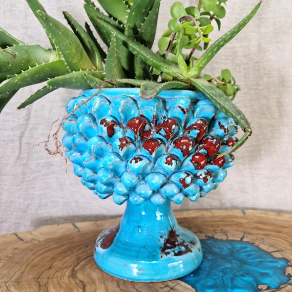 Half Pine Cone H.22 L.22 cm Sicilian Ceramic Caltagirone Artisan made entirely by hand, vase holder, caspò, vase, pine cone, centerpiece