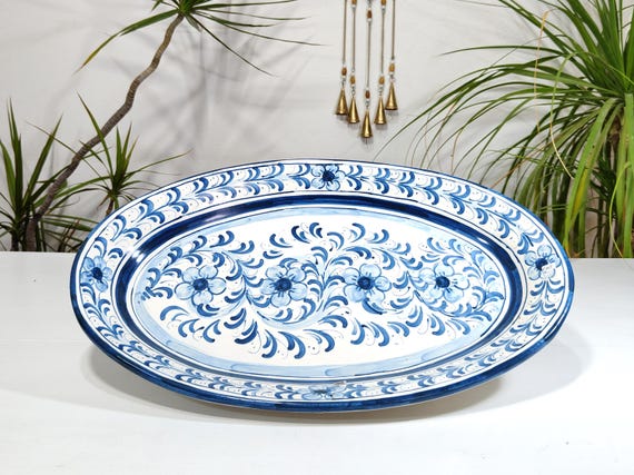 50 cm oval plate from Sicilian Caltagirone with classic blue floral decoration, pizza plate, underplate, serving plate.