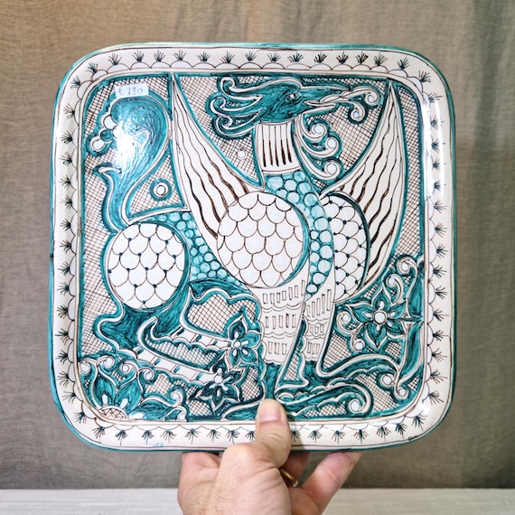 27 cm square plate in Sicilian artisanal ceramic S. Stefano di Camastra of fine workmanship and finely decorated