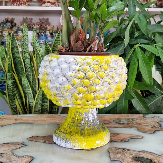 Half Pine Cone H.26 L.26 cm Sicilian Ceramic Caltagirone Artisan made entirely by hand, vase holder, caspò, vase, pine cone, centerpiece