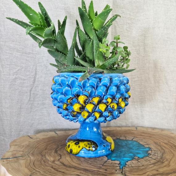 Half Pine Cone H.22 L.22 cm Sicilian Ceramic Caltagirone Artisan made entirely by hand, vase holder, caspò, vase, pine cone, centerpiece