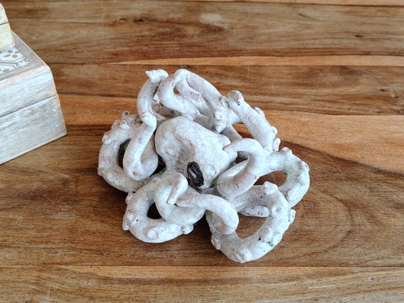 Sicilian handcrafted ceramic octopus, Sicilian ceramic, ceramic octopus, octopus, Caltagirone ceramic, design, handmade