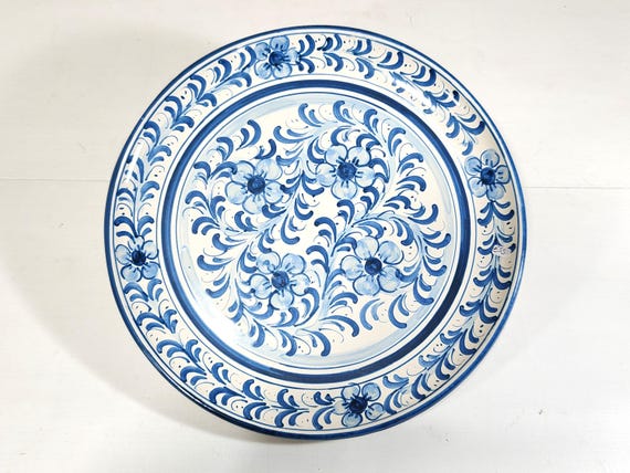 31 cm round Sicilian Caltagirone plate with classic Floral Blue decoration, pizza plate, underplate, serving plate.