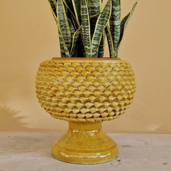 Half Pine Cone H.30 L.30 cm Sicilian Caltagirone Artisan Ceramics made entirely by hand, vase holder, caspò, vase, pine cone, centerpiece