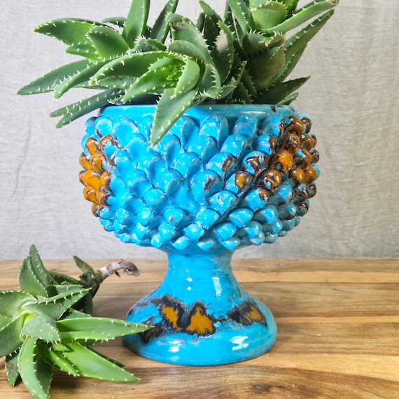 Half Pine Cone H.26 L.26 cm Sicilian Ceramic Caltagirone Artisan made entirely by hand, vase holder, caspò, vase, pine cone, centerpiece