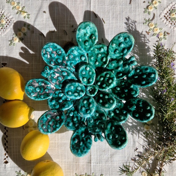 Centerpiece 25 cm prickly pear plate Sicilian ceramics handmade entirely