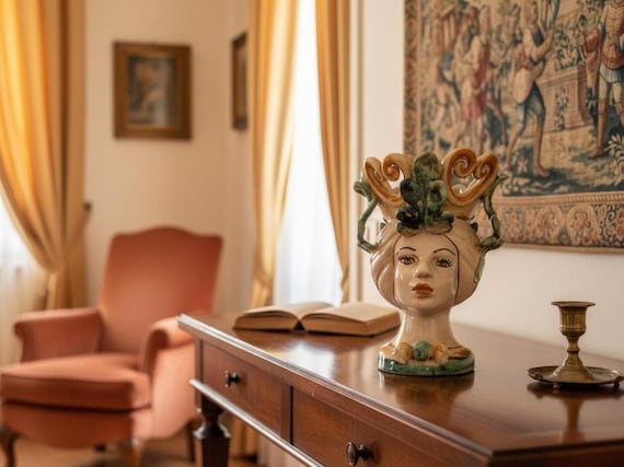Sicilian handcrafted Moor's head h20, vases, Caltagirone ceramics, Design, home decoration, Sicilian craftsmanship, faces, vases.