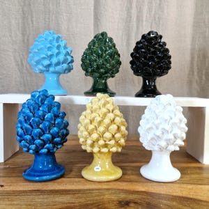 Pigne H15 in ceramica artigianale Siciliana, pezzi unici, arredo casa esterno ed interno, design, fatto a mano, portafortuna,